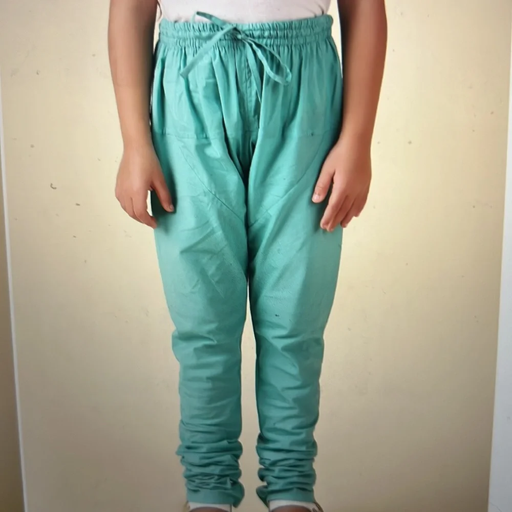 Beautiful Fabindia girls traditional Indian 3-piece churidar set, size 4–6 years